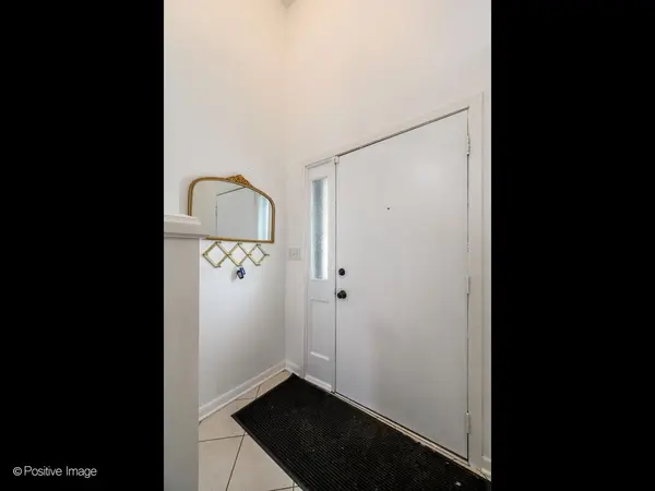 557 Delaware TRL, Carol Stream, IL 60188