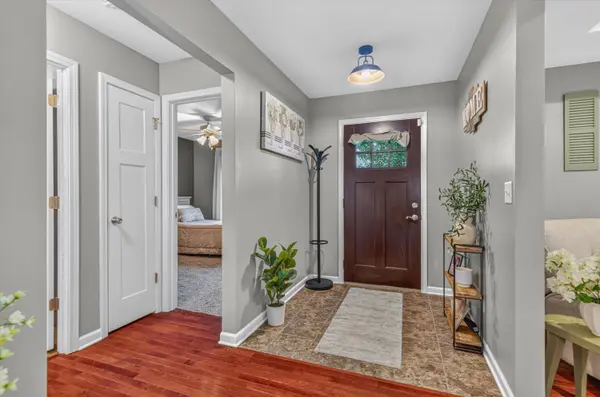 320 Juniper ST, Demotte, IN 46310