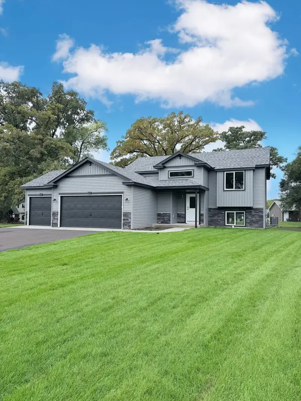 2582 Topaz ST, Saint Augusta, MN 56301