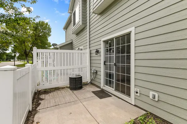 502 Mariner WAY, Woodbury, MN 55129
