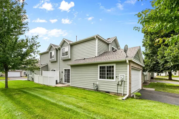 502 Mariner WAY, Woodbury, MN 55129