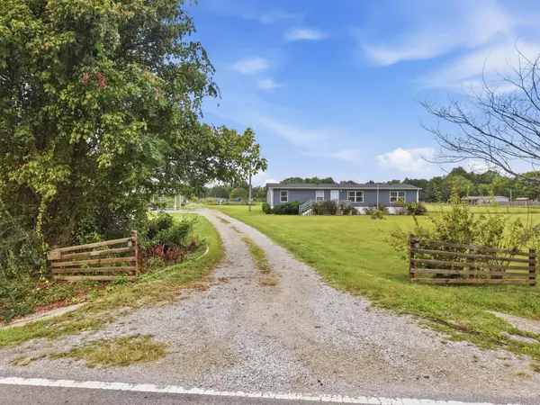 2249 Cummins Mill Rd, Cookeville, TN 38501