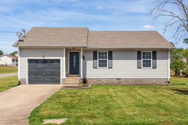 100 Gleaves Ln, Oak Grove, KY 42262