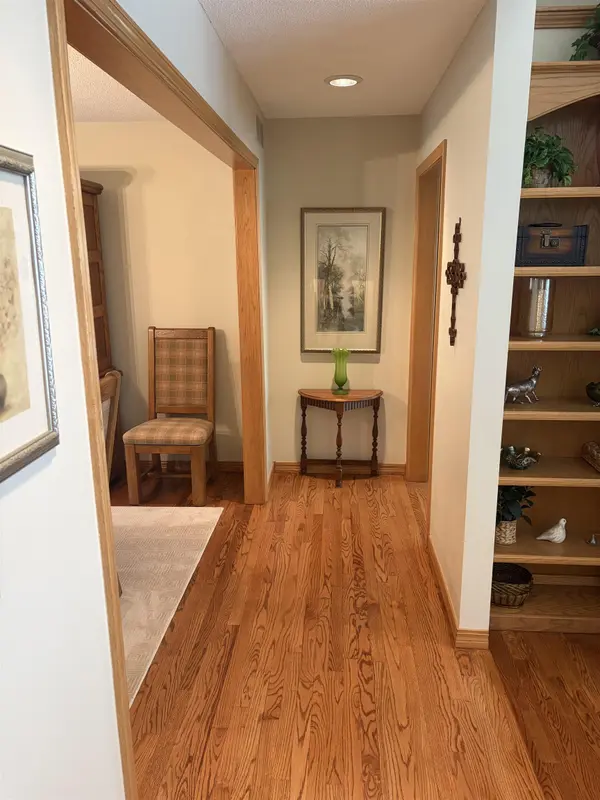 602 Ridge Point Dr, Mulvane, KS 67110