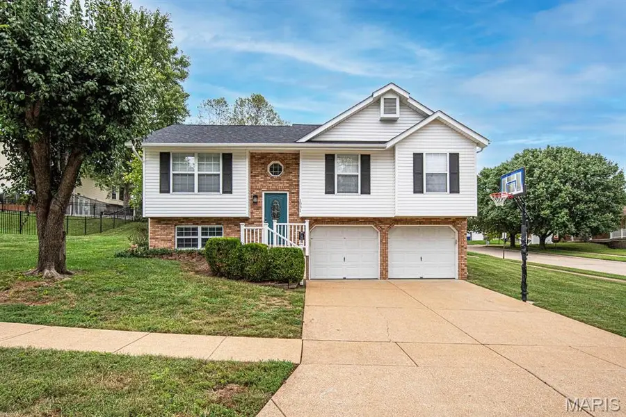 1031 Thames DR, Imperial, MO 63052