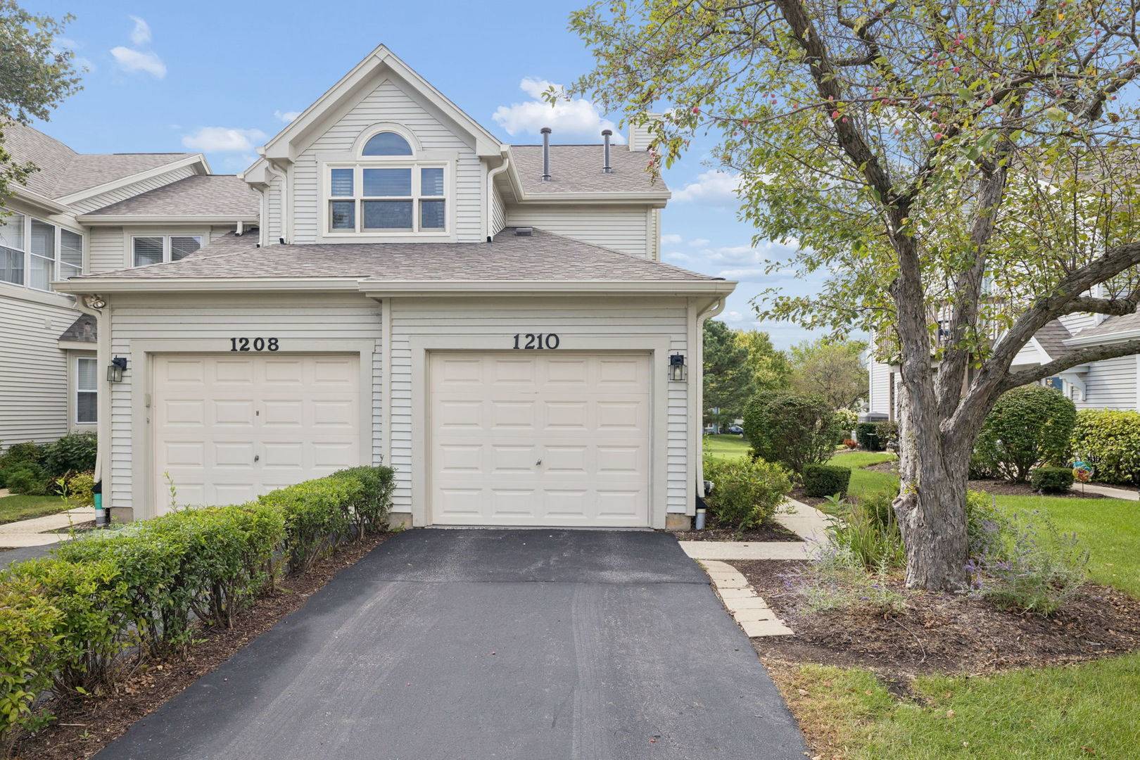1210 Rhodes LN #1210, Naperville, IL 60540