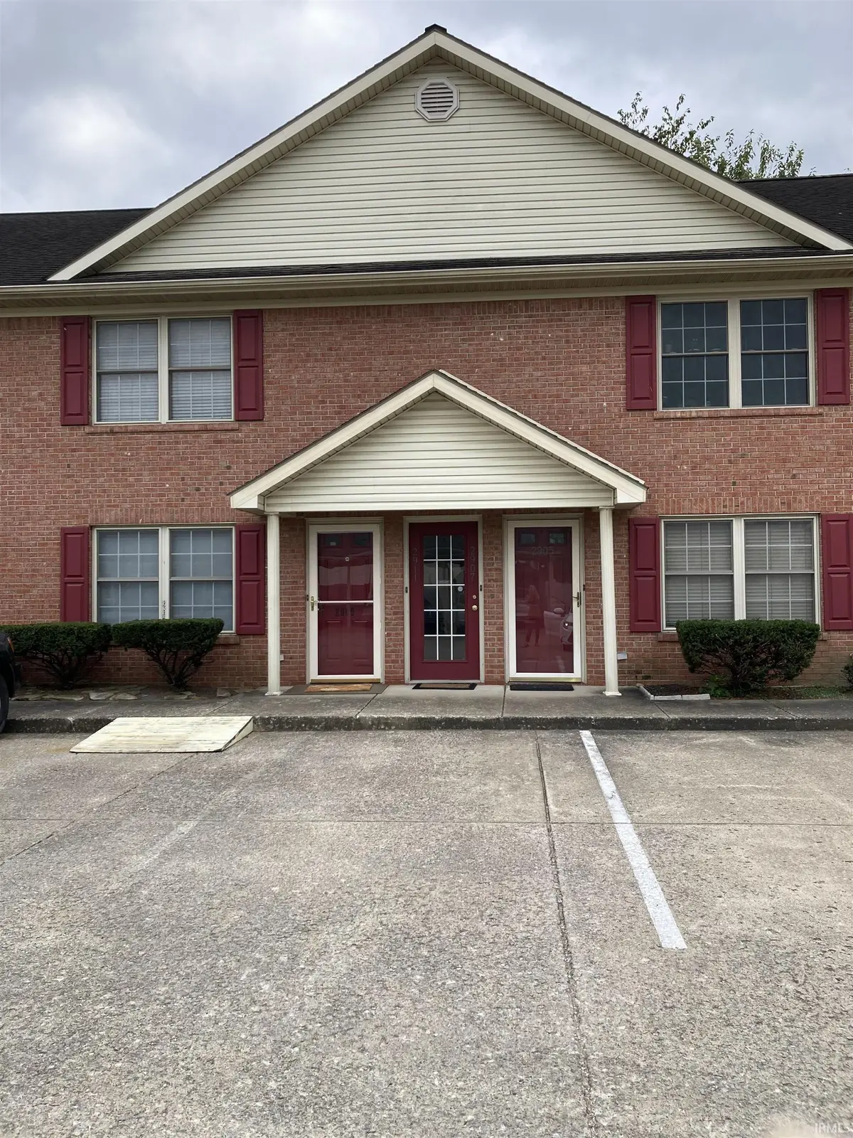 2911 Dexter CT, Evansville, IN 47714