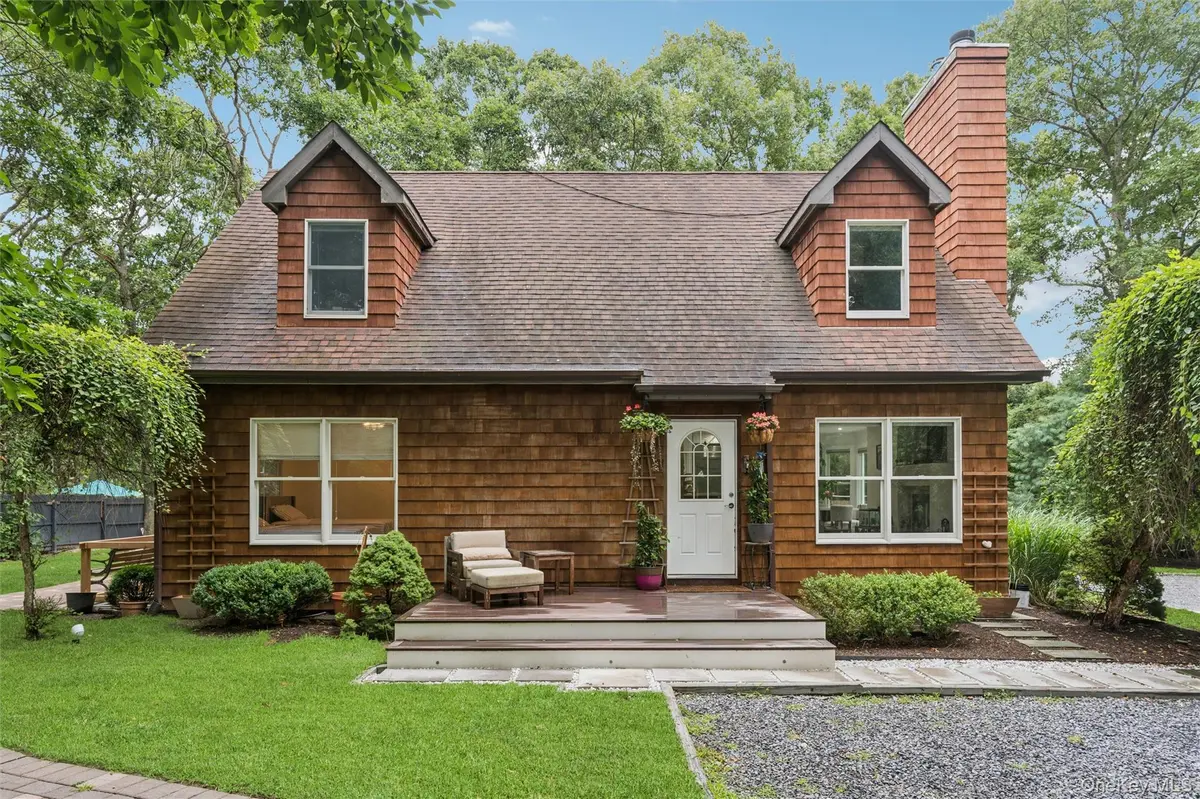 15 Hawthorne ST, East Hampton, NY 11937