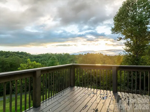 47 Sams RD, Weaverville, NC 28787
