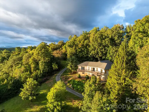 47 Sams RD, Weaverville, NC 28787