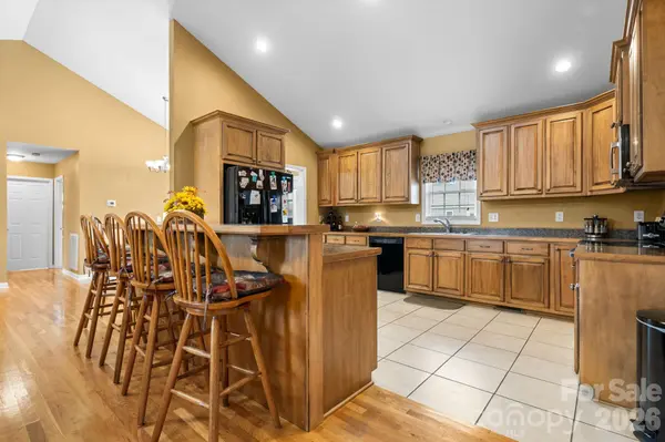 5693 Stonehenge CT, Granite Falls, NC 28630