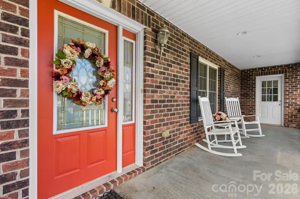 5693 Stonehenge CT, Granite Falls, NC 28630