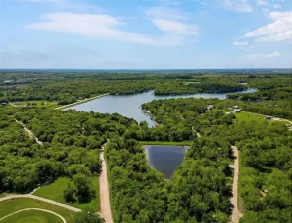 22 Fox Run DR, Mound City, KS 66056