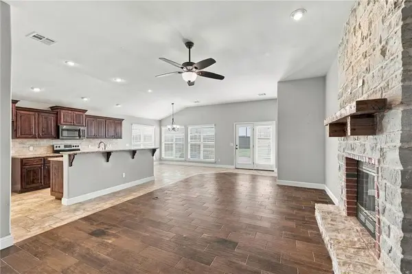 3017 Fairway CIR, Neosho, MO 64850
