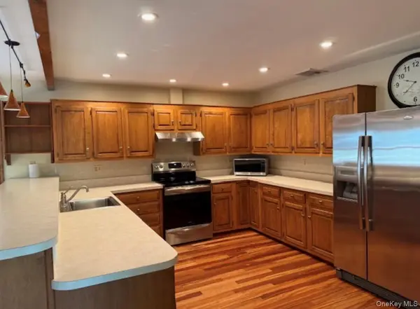 293 Burlingham RD, Pine Bush, NY 12566