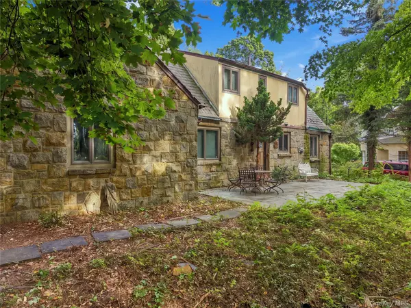 116 Huntington RD, Port Washington, NY 11050