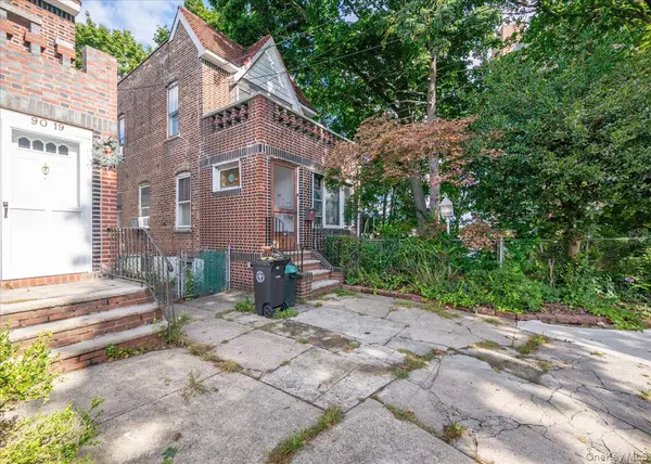 9021 81st RD, Glendale, NY 11385