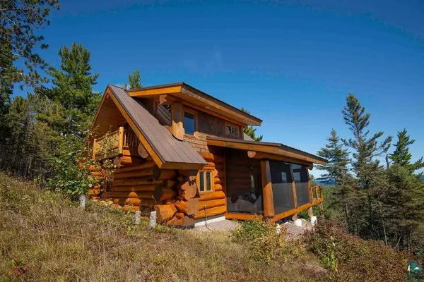5740 Illgen Bluff Rd, Silver Bay, MN 55614