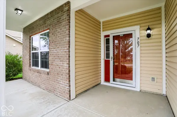 707 Prospector DR, Greenfield, IN 46140