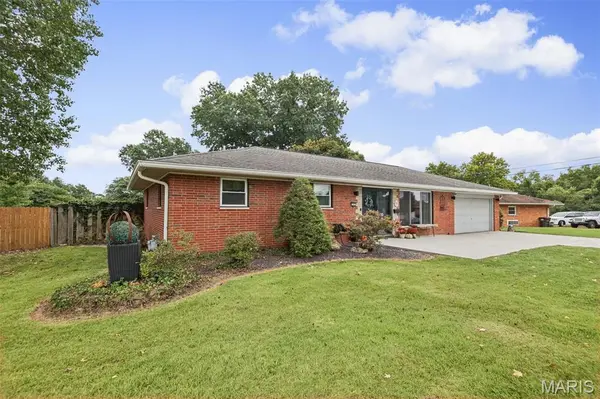 4303 Chadwick DR, Alton, IL 62002
