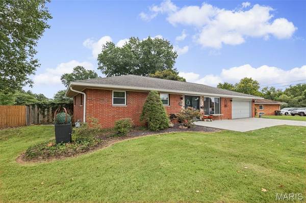 4303 Chadwick DR, Alton, IL 62002