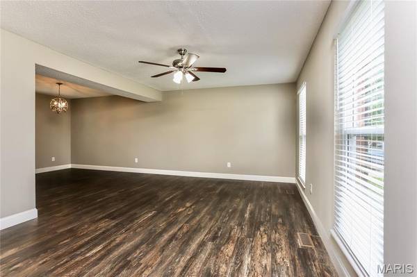 710 Westbridge DR, St Peters, MO 63376