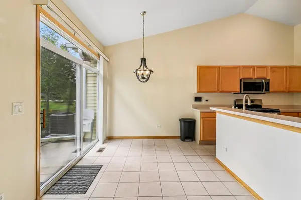 2276 Ashbrook LN, Grayslake, IL 60030