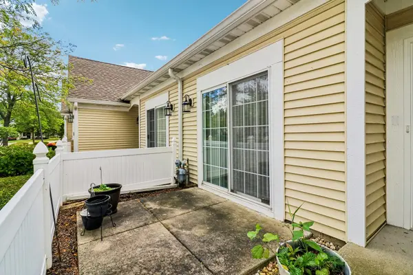 2276 Ashbrook LN, Grayslake, IL 60030