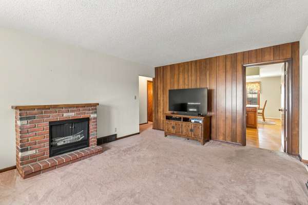 327 W Porter ST, Oglesby, IL 61348