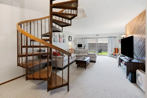 821 Oakton ST #104, Elk Grove Village, IL 60007