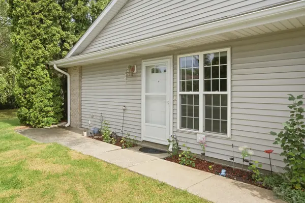 1954 David DR, Chesterton, IN 46304