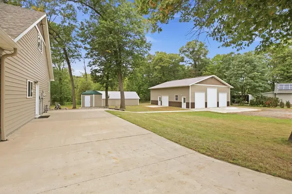 8750 E Beatrice DR, Clear Lake, MN 55319