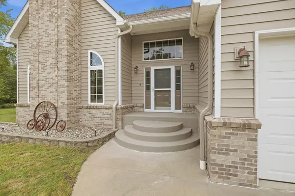 8750 E Beatrice DR, Clear Lake, MN 55319