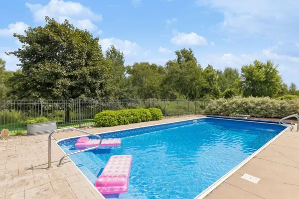 1041 Adam DR, Hudson, WI 54016