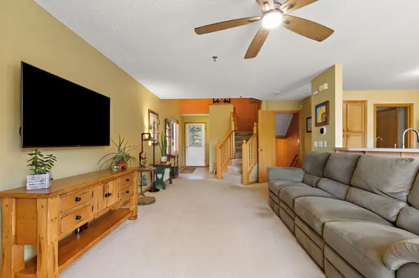 497 Pleasant LN, Chaska, MN 55318