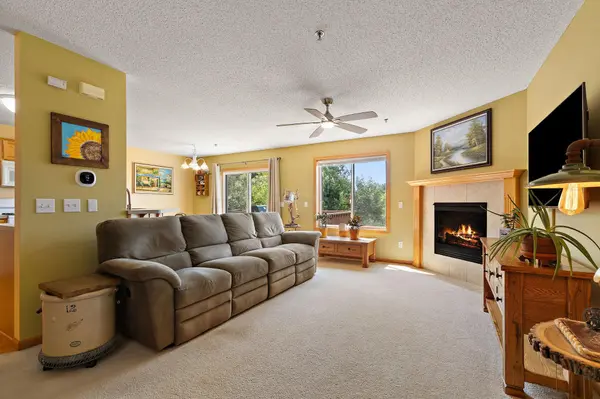 497 Pleasant LN, Chaska, MN 55318