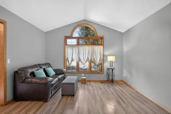 2883 Duluth ST, Maplewood, MN 55109