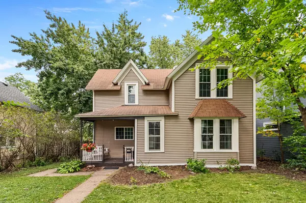 2697 8th AVE E, North Saint Paul, MN 55109