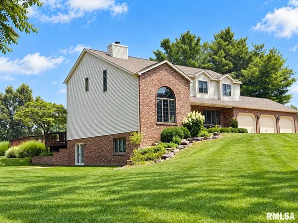 667 Covered Bridge RD, Glenarm, IL 62536