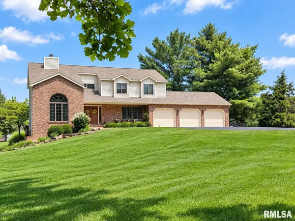 667 Covered Bridge RD, Glenarm, IL 62536