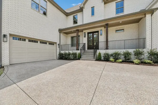 335 Raintree Dr, Hendersonville, TN 37075
