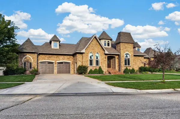 2319 N Rough Creek Rd, Derby, KS 67037
