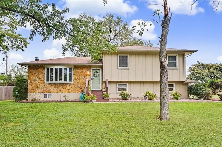 1236 Locust ST, Eudora, KS 66025