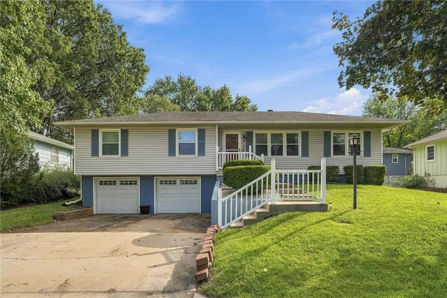 9053 E 83rd ST, Raytown, MO 64138