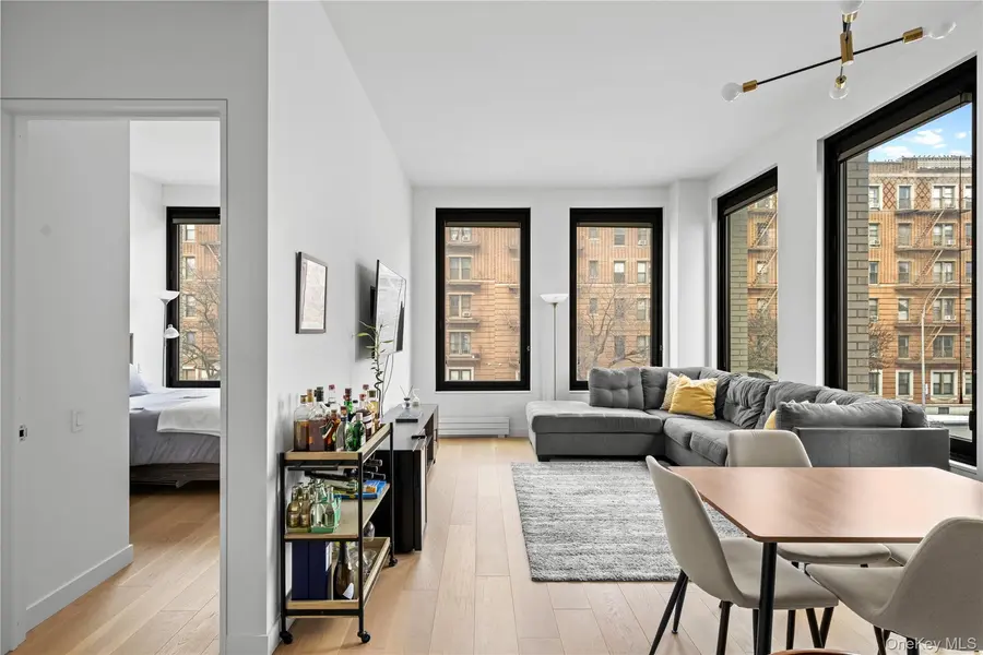 21-21 31st ST #2L, Astoria, NY 11105