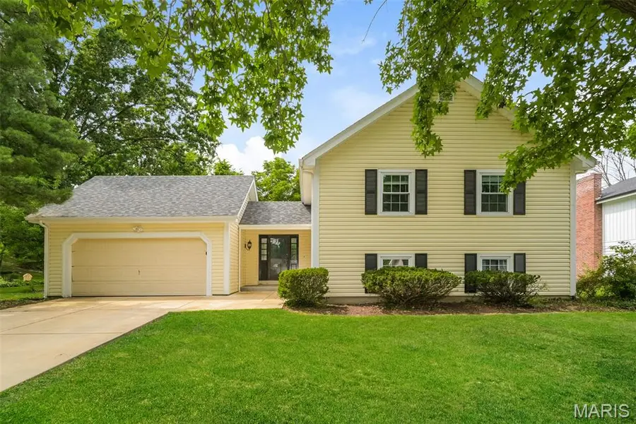 15027 Isleview DR, Chesterfield, MO 63017
