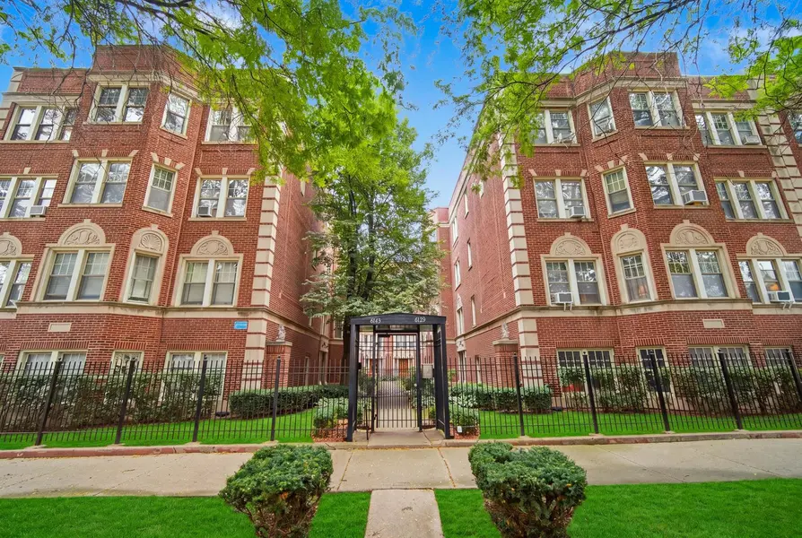 6135 N HOYNE AVE #3, Chicago, IL 60659