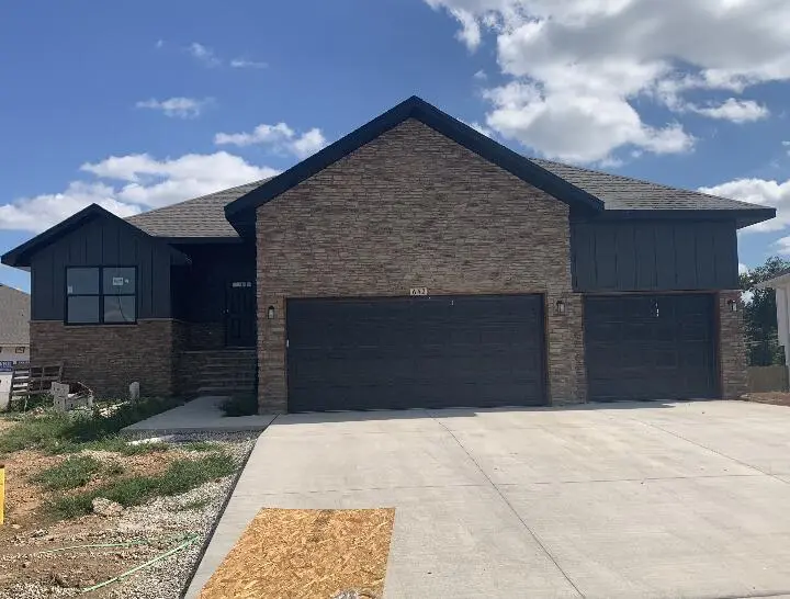 642 W Brook Hollow RD, Nixa, MO 65714