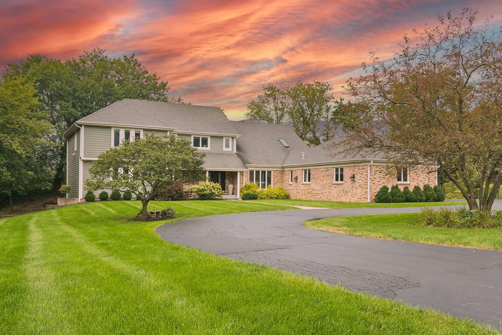 21680 Cambridge DR, Kildeer, IL 60047