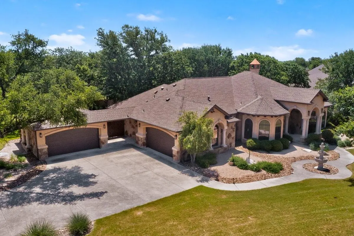 116 Roble Roja DR, Georgetown, TX 78633